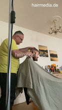 Cargar imagen en el visor de la galería, 2012 230227 buzzcut and coloring tint at home in black vinyl cape