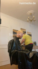 Cargar imagen en el visor de la galería, 2012 230227 buzzcut and coloring tint at home in black vinyl cape