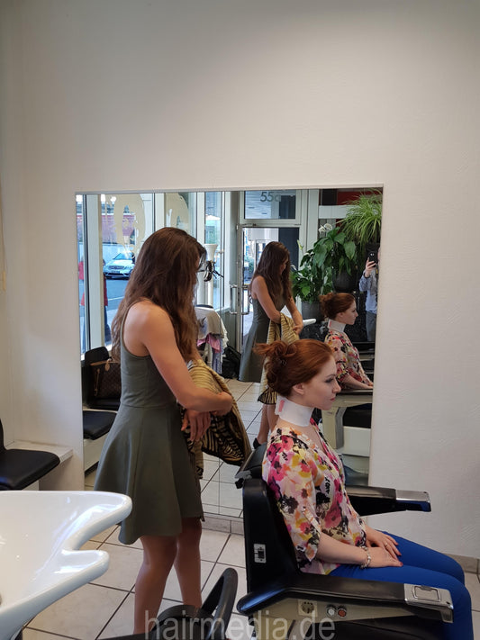 1035 Offenbach Barbershop MarieM and JuliaR caping  916 pictures for download