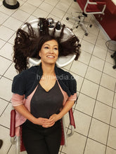 Charger l&#39;image dans la galerie, 9087 09 hairdresser VanessaM in the bowl backward shampoo by barber