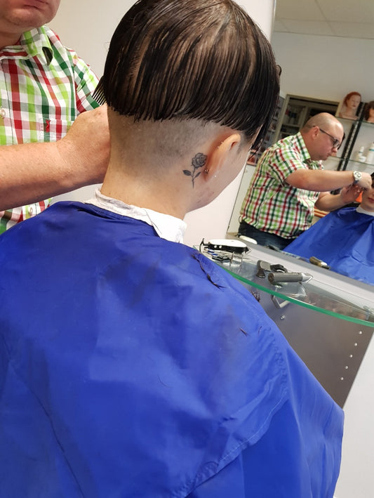 8157 Walentyna buzzcut napeshave by barber