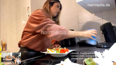 1050 221102 Zoya private cooking livestream at home
