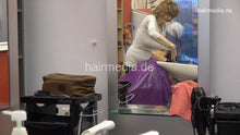 Laden Sie das Bild in den Galerie-Viewer, 1182 21_11_07 MichelleB backward wash salon shampooing in pink PVC cape