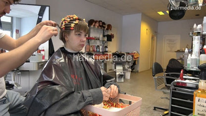 7202 Ukrainian hairdresser in Berlin 220515 1st 2 perm