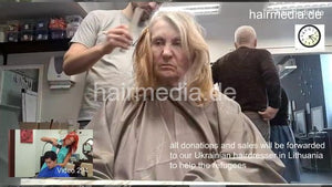 7201 Ukrainian hairdresser doing Lithuanian refugees haircuts in Kaunas 220319