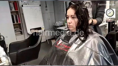 7201 Ukrainian hairdresser in Kaunas 220330 drycut 1 long hair lady