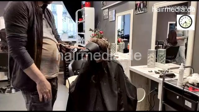 7201 Ukrainian hairdresser in Kaunas 220330 drycut 5 young girl bob
