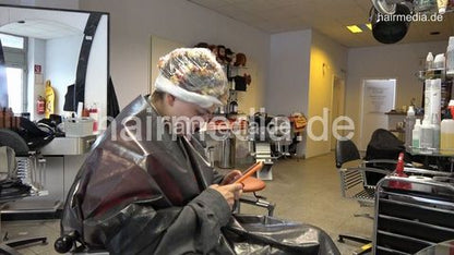 7202 Ukrainian hairdresser in Berlin 220515 1st 3 perm