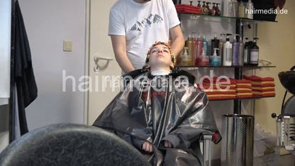 7202 Ukrainian hairdresser in Berlin 220515 1st 3 perm