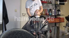 Cargar imagen en el visor de la galería, 7202 Ukrainian hairdresser in Berlin 220515 1st 3 perm