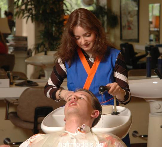 237 Hobbybarber Timo by Zuhal gets a shampoo backward