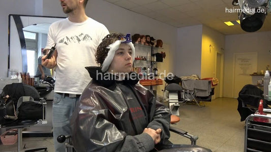 7202 Ukrainian hairdresser in Berlin 220515 1st 4 perm - Zoya controlled