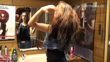 Carica l&#39;immagine nel visualizzatore di Gallery, 9043 Lucia hairspray self wash shampoo into dry hair