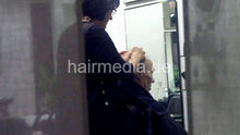 Cargar imagen en el visor de la galería, 274 s0426 male customer by f2 in hairsalon forwardshampoo and scalpmassage