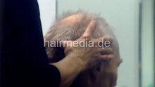 Laden Sie das Bild in den Galerie-Viewer, 274 s0426 male customer by f2 in hairsalon forwardshampoo and scalpmassage