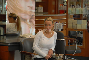 517 AngeliqueD shampooed forward at backward bowl in Berlin KuDamm Salon