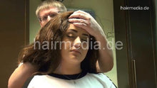 Cargar imagen en el visor de la galería, 325 OlgaO scalp massage dry thick long hair by hobbybarber in salon