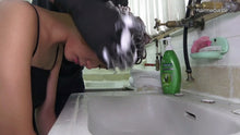 Cargar imagen en el visor de la galería, 359 Helen rubber glove forward and backward shampooing by barber