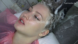 359 Poli blonde barberchair 2x backward and 1x forward shampooing by glove barber Hong Kong