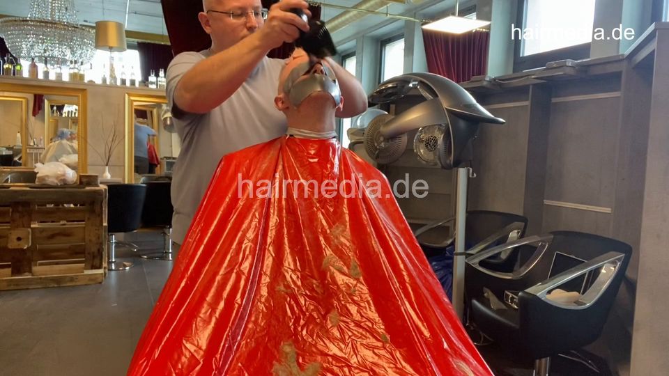 2012 20220411 salon 3 buzzcut