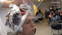 Cargar imagen en el visor de la galería, 7202 Ukrainian hairdresser in Berlin 220515 3rd 3 perm process