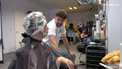 7202 Ukrainian hairdresser in Berlin 220515 3rd 3 perm process