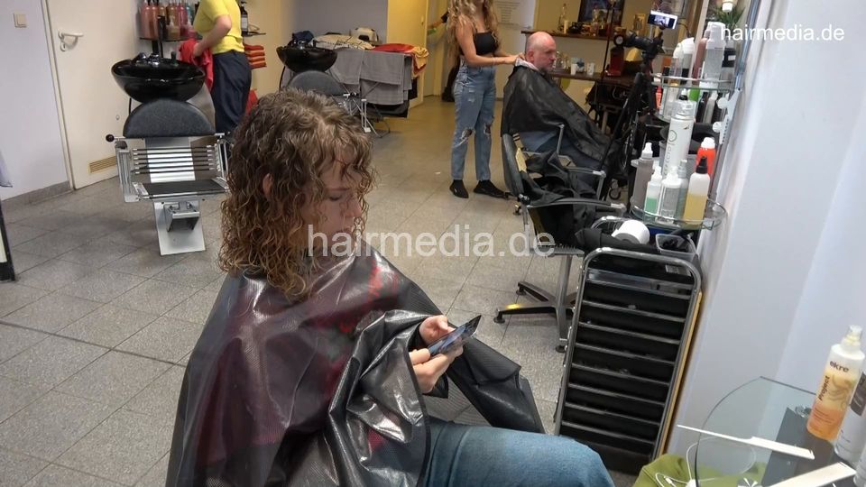 7202 Ukrainian hairdresser in Berlin 220515 3rd 4 perm finish rinse, haircut blow