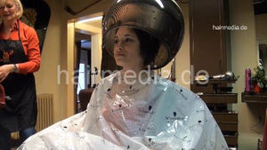 4007 Mitchelle 3 forward wash shampooing in vintage shampoobowl in pvc cape