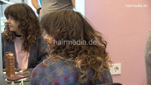 Charger l&#39;image dans la galerie, 7202 Ukrainian hairdresser in Berlin 220515 4th 1 teen shampooing