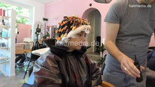 Charger l&#39;image dans la galerie, 7202 Ukrainian hairdresser in Berlin 220515 4th 5 perm process