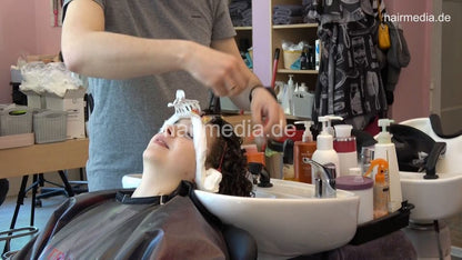 7202 Ukrainian hairdresser in Berlin 220515 4th 5 perm process
