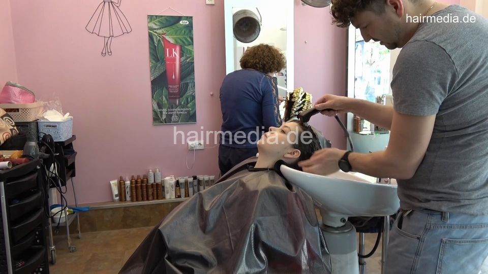 7202 Ukrainian hairdresser in Berlin 220515 4th 6 teen perm process and finish