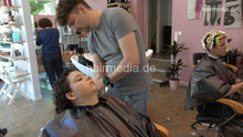 Laden Sie das Bild in den Galerie-Viewer, 7202 Ukrainian hairdresser in Berlin 220515 4th 6 teen perm process and finish