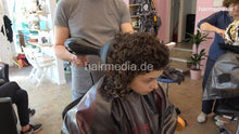 Cargar imagen en el visor de la galería, 7202 Ukrainian hairdresser in Berlin 220515 4th 6 teen perm process and finish