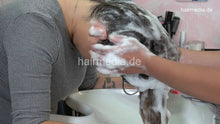 Carica l&#39;immagine nel visualizzatore di Gallery, 539 13 Paulina forward shampoo hair ear and face over backward salon shampoostation by barberette