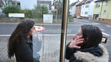 Carica l&#39;immagine nel visualizzatore di Gallery, 540 01 Nasrin and Leyla waiting and chat