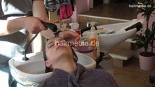 Cargar imagen en el visor de la galería, 7202 Ukrainian hairdresser in Berlin 220515 5th 1 shampooing and bonett dryer haircare