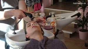 7202 Ukrainian hairdresser in Berlin 220515 5th 1 shampooing and bonett dryer haircare