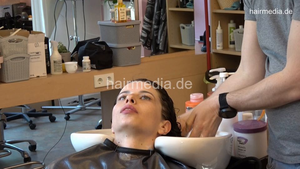 7202 Ukrainian hairdresser in Berlin 220515 5th 4 perm and finish