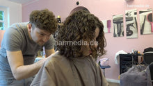 Cargar imagen en el visor de la galería, 7202 Ukrainian hairdresser in Berlin 220515 5th 4 perm and finish