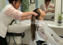 Laden Sie das Bild in den Galerie-Viewer, 6081 Elena 3 teen thick hair backward salon hair wash pvc shampoocape by mature barberette Hannover
