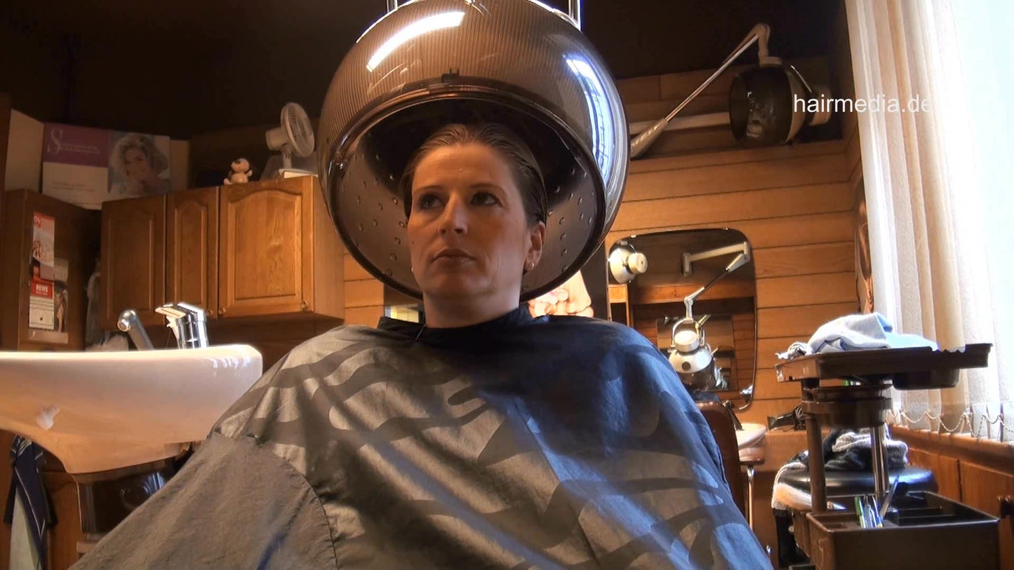 6136 NicoleSF 3 in conditioner under dryer