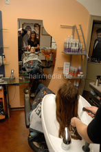 Laden Sie das Bild in den Galerie-Viewer, 6176 Nanna 1 backward manner salon shampooing hairwashing in glasses