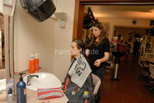 Cargar imagen en el visor de la galería, 6176 Nanna 2 forward hairwashing shampoo in salon