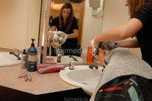 Carica l&#39;immagine nel visualizzatore di Gallery, 6176 Nanna 2 forward hairwashing shampoo in salon