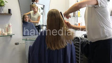 Laden Sie das Bild in den Galerie-Viewer, 6191 25 AlinaK teen long blonde thick hair dry haircut in Berlin salon
