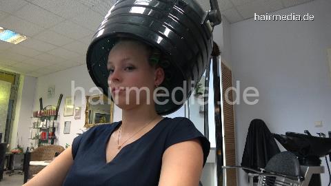 6191 VictoriaS thin hair wet set in XXL large cape and comb out teasing