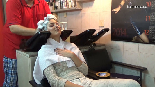 6196 Angelina 1 smoking shampooing by barber