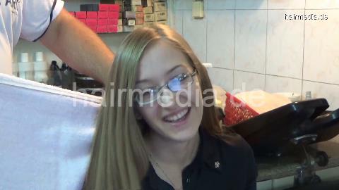 6196 Marianne XXL hair 2103 shampooing and treatment by barber and wet set