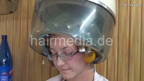 6196 Marianne XXL hair 3 wet set ear protected in glasses